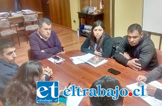 Durante la tarde del pasado lunes, el gobernador Eduardo León, junto a Natalia Ríos, delegada provincial del Serviu se reunió con los dirigentes del ‘Comité Futura Casa’ de San Felipe.