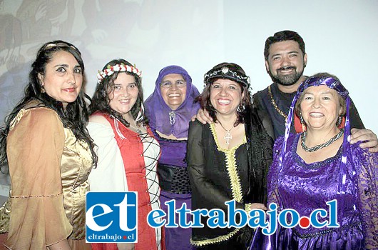 SIEMPRE CAMERATA.- Ellos son: Gladys Hernández, Ximena González, Norma Ulloa, Carolina Iturrieta, Jorge Gaete y Lorena Fernández.