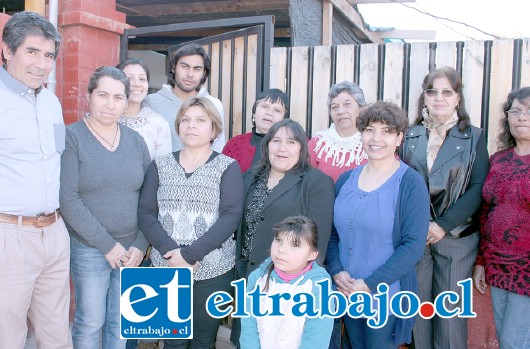 EL COMITÉ.- Ellos son vecinos de Villa La Primavera, miembros del Comité de Pavimentos Participativos, quienes ya están planificando otros proyectos para 2017.