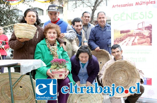 EMPRENDEDORES ARTESANOS.- Ellos son los artesanos del Taller Laboral Génesis, de San Felipe.