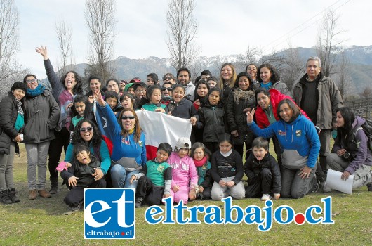 Alumnos, apoderados, docentes y asistentes de la Escuela Almendral, participaron de salida ecoturística en la zona, donde pudieron interactuar con la naturaleza y con la historia.