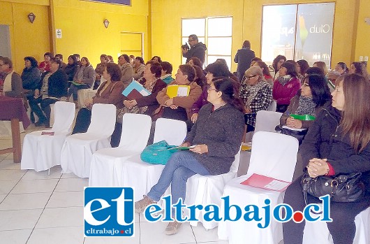 Sesenta mujeres sanfelipeñas participaron de jornada de capacitación ‘Un camino hacia la Autonomía de las Mujeres’, organizada por la Oficina Municipal de la Mujer junto a Prodemu.