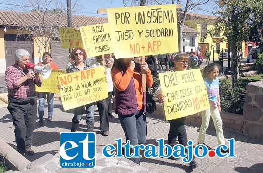 Los distintos clubes de la comuna, con lienzos y pancartas se tomaron las calles del centro de Putaendo, para exigir el fin al actual sistema de pensiones creado durante la dictadura.