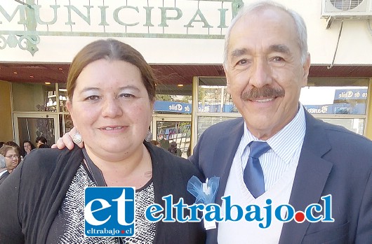 Alcalde Patricio Freire junto a la encargada de la Oficina Municipal de la Mujer de San Felipe, Silvana Vera.