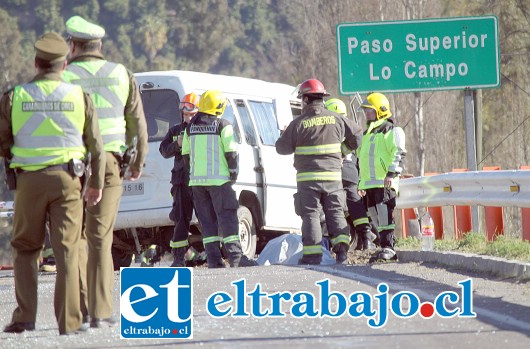 El accidente se originó cerca de las 15:00 horas de ayer martes en la ruta 60 CH, específicamente en el cruce Lo Campo de Panquehue. (Fotos: Roberto González Short).