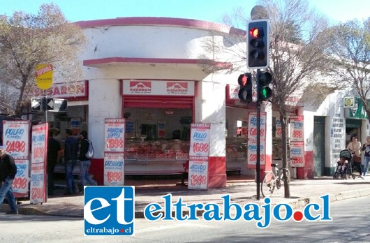 Delincuentes ingresaron al local de carne Suraron, ubicada en la esquina de calles Tres Carrera y Maipú en pleno centro de Los Andes.