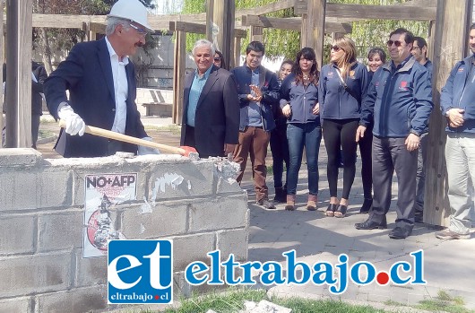 Alcalde de San Felipe Patricio Freire, comenzó con la demolición de la Pérgola de Esquina Colorada.