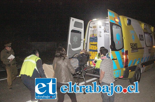 La irresponsabilidad de un conductor ebrio dejó a cuatro personas lesionadas, además de serios daños al radiotaxi.