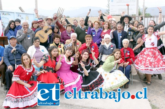 UNA GRAN FAMILIA.- Esta es una de las comunidades de la Red Salud Municipal más unidas en nuestra comuna.