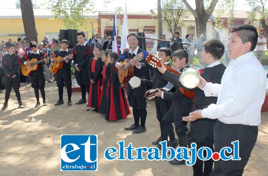 Profesor Claudio Fuentes, formado en la Upla e integrante de una agrupación de este tipo en su casa de estudios, fue el gestor de esta iniciativa que ha logrado generar un enorme interés por parte de los alumnos.