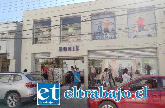 La tienda Bonis de calle Salinas 1171 de San Felipe, nuevamente fue víctima de robo durante la madrugada de este jueves.