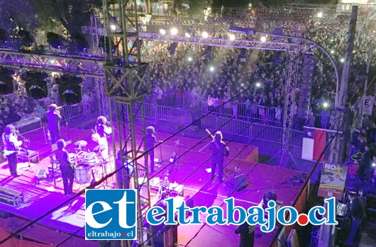 Desde el viernes por la tarde y durante todo el sábado, fueron miles los asistentes que recorrieron la feria y pudieron disfrutar del show, donde destacó la presencia de agrupaciones locales, y especialmente la música de Sol y Lluvia y del grupo Illapu.