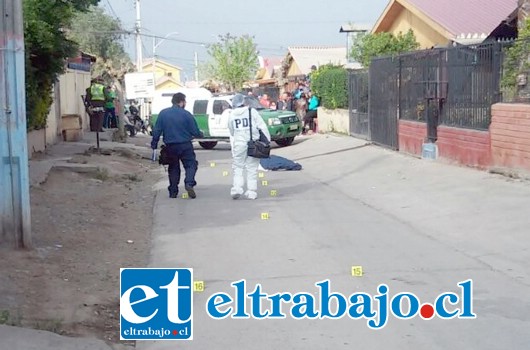 Un hombre de 36 años identificado como José Luis Rojas Silva, domiciliado en la comuna de San Felipe fue asesinado de varios disparos la madrugada de este domingo  cuando circulaba por la población René Schneider.