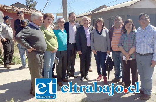 El alcalde de la ciudad de San Felipe, Patricio Freire quien se reunió con dirigentes vecinales y pobladores de Curimón y San Rafael, para darles a conocer el inicio de las obras de alcantarillado de estos dos sectores rurales de la comuna, iniciando a fines del presente mes.