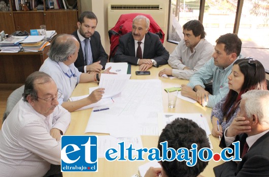 En reunión enmarcada en mesa de trabajo con el alcalde Freire, director regional Carlos Contador destacó además que proyecto Circunvalación de San Felipe se encuentre en su última fase.