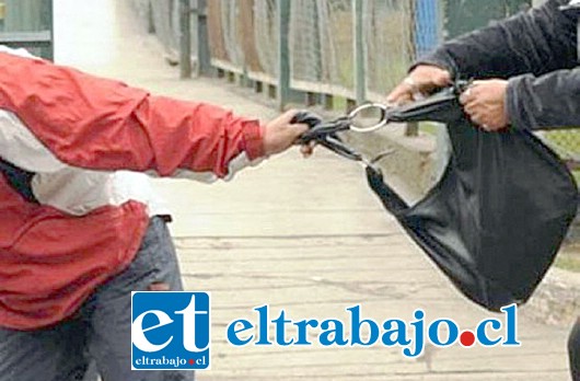 El robo se produjo al mediodía de este miércoles en el local ‘Cotillón’ de calle Prat en San Felipe resultando como víctima una mujer de 48 años de edad. (Foto Referencial).