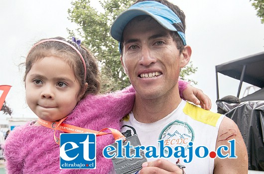 ELLA LO ADORA.- Como siempre, la pequeña hija de Luis le esperaba en la Meta, Camilita Valle, de cuatro años, es su primer admiradora.