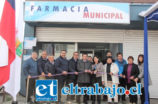 La mañana de ayer martes, la comunidad putaendina se volcó a celebrar la inauguración de la anhelada Farmacia Municipal, que está ubicada en pleno corazón de la ciudad para mejorar las condiciones de salud y económicas de sus habitantes.