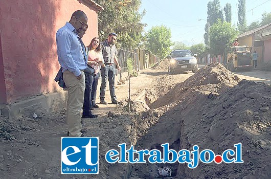 Una visita inspectiva a las obras de construcción del alcantarillado Curimón - San Rafael, efectuó el alcalde subrogante Patricio González.