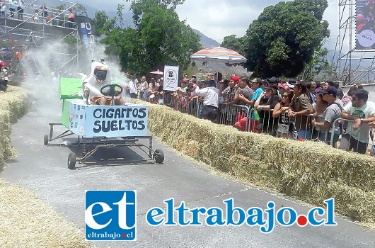 DE REMATE.- Así de locos están estos chicos, pero ni los problemas hidráulicos y ni técnicos evitaron que vivieran su gran momento.