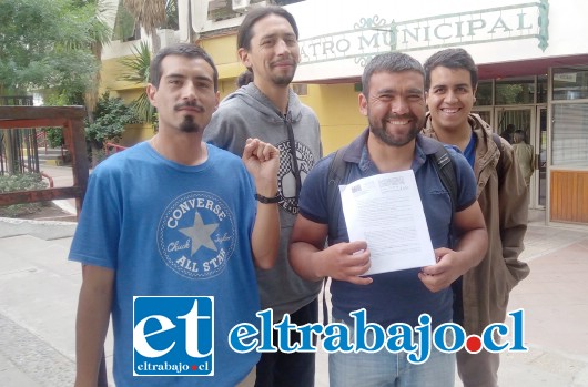 Integrantes de la coordinadora ambientalista PutaendoResiste, celebraron resolución emanada desde la Dirección General de Aguas contra compañía minera Vizcachitas Holding.