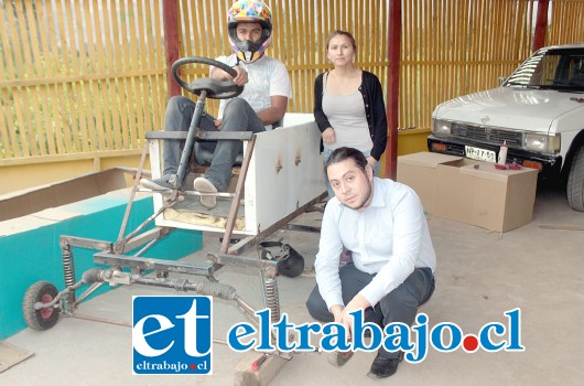 CASI LISTO.- Así lucía ayer jueves el carrito de Cigarros Sueltos, sólo faltan pequeños detalles para el gran momento.