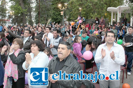 IMPARABLES.- Aquí tenemos todo el fervor religioso de los evangélicos del Valle Aconcagua, celebrando con alegría esta fecha tan especial.