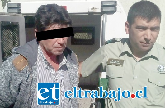 El imputado, fue trasladado por Carabineros hasta Tribunales, para ser formalizado.