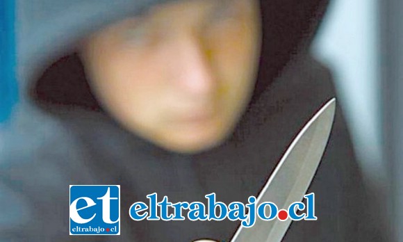 La antisocial intimidó con un cuchillo a la víctima para apoderarse de sus pertenencias siendo condenada a seis años de cárcel. (Foto Referencial).