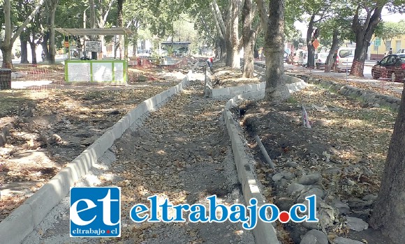 Cambio del diseño en el sector de avenida O´Higgins, entre las calles Traslaviña y Maipú, donde la ciclovía iba por la calle, tramo que fue cambiado.