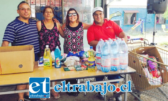 Vecinos del sector de Las 4 Villas de la comuna de San Felipe se unieron para cooperar con las familias afectadas del sur, logrando reunir agua mineral, alimentos no perecibles y artículos de aseo.