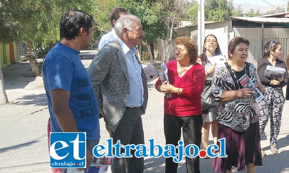 Alcalde de San Felipe, Patricio Freire recorrió junto al Secplac de la Municipalidad, las obras de construcción de nueva avenida en el sector de Las Acacias.