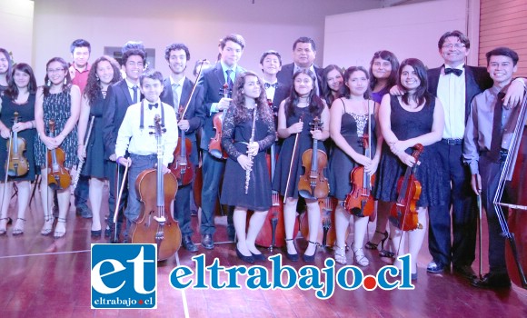 ORQUESTA JUVENIL.- Ellos son parte de los chicos que componen esta Orquesta Juvenil de Santa María, la que presentará su trabajo de verano el sábado a las 19:00 horas en el teatro municipal.