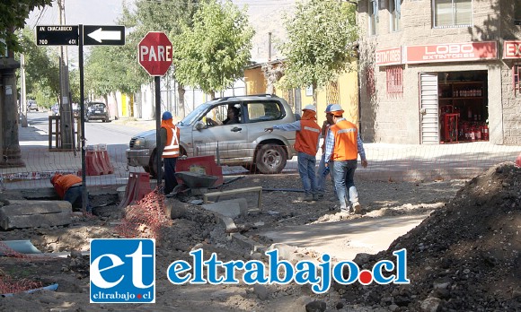 TRABAJO COORDINADO.- Las autoridades anuncian que harán todo lo posible para que el regreso a clases sea lo más normal posible.