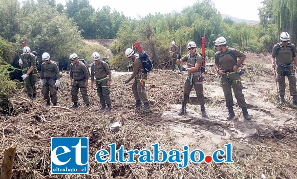 Desde temprano la mañana de ayer domingo, equipos de Bomberos, PDI y de la Escuela de Fronteras de Carabineros, realizan extensas búsquedas para dar con el cuerpo de Jorge Bustamante, utilizando sondas en toda la ribera del estero sin resultados positivos.