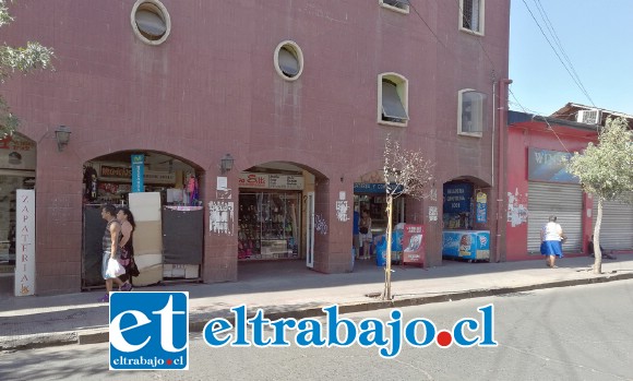 Los hechos habrían ocurrido en un local comercial del Edificio Caracol ubicado en calle Merced casi esquina Combate de Las Coimas en San Felipe.