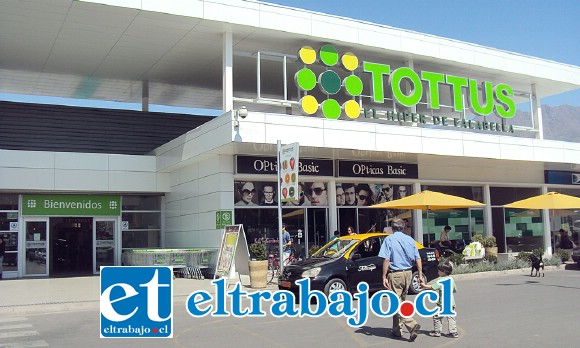 El supermercado Tottus se ubica en avenida O´Higgins 1150 en San Felipe, lugar en que el imputado fue detenido por Carabineros.