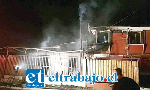 El incendio afectó dos viviendas de Santa Rosa de Llay Llay. (Foto: Radio Alegría FM).