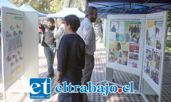 La exposición fotográfica ‘Juntos Recuperamos Nuestro Barrio’ fue inaugurada en la Terraza de la Plaza de Armas. Actualmente se encuentra en el Salón Tesorería, en el segundo piso del edificio de la Municipalidad de San Felipe, donde podrá ser visitada por la comunidad en general hasta este viernes.