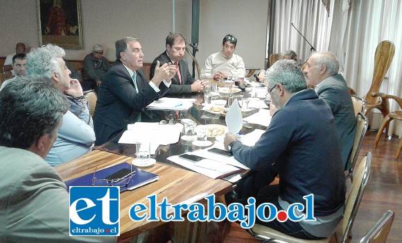 El Concejal Christian Beals durante su intervención en la última sesión del Concejo Municipal de San Felipe.