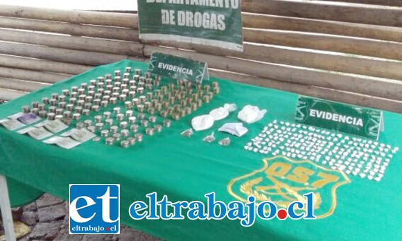 El operativo a cargo del OS7 de Carabineros incautó pasta base, marihuana y dinero en efectivo desde un domicilio de la Villa Departamental en San Felipe.