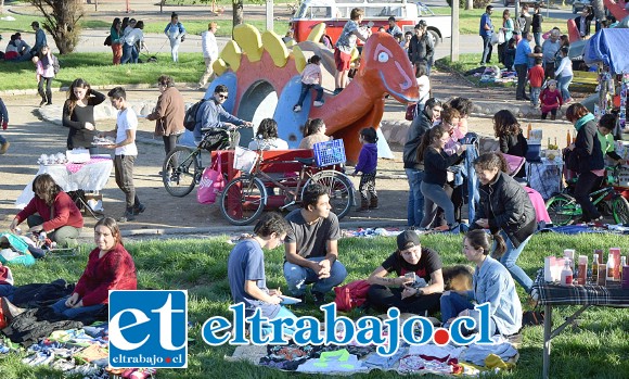 GRAN CONVOCATORIA.- Así lucía la plaza de Los Dinosaurios este sábado, luego que en ese sector se desarrollara el primer Festival Flotante 2017.