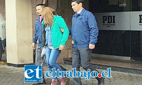 La imputada Shirley González Navarrete luego de ser detenida por la PDI al interior de la Fiscalía, fue formalizada en tribunales, quedando en Prisión preventiva.