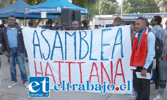 Este fue el cartel que fue levantado durante la visita del Embajador de Haití, Rony Smarth, a San Felipe.