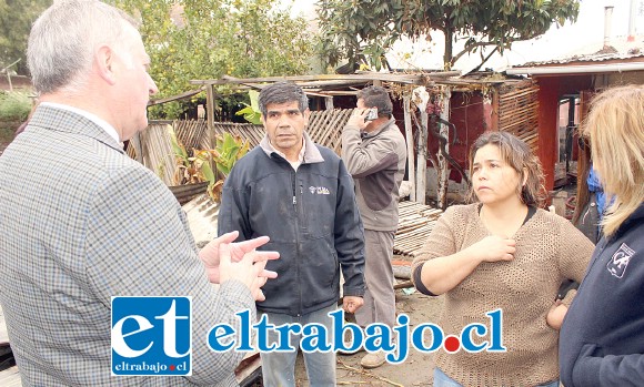 El Alcalde Luis Pradenas se reunió con los dueños de casa afectados para entregarle todo el apoyo del municipio en este difícil momento.