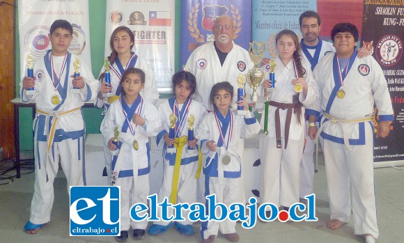 TALLERES MUNICIPALES.- Ellos son parte de la delegación de karatecas de Talleres Municipales de Karate, niños y jóvenes muy comprometidos con su más saludable pasatiempo.