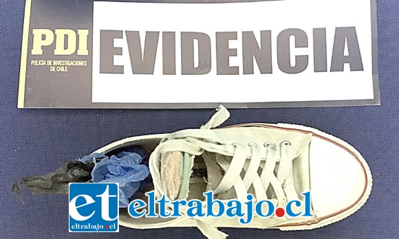 La joven adquirió unas zapatillas y la adaptó especialmente para poder ocultar la droga, no obstante los férreos controles del personal de Gendarmería permitieron descubrirla.