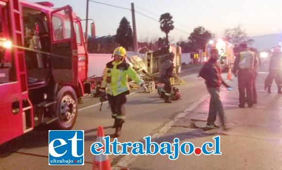 El accidente se produjo cerca de las 6:20 horas a la altura del sector de Palomar cuando un bus de la empresa Palacios que realizaba un servicio especial entre el puerto de Coquimbo y Portillo colisionó frontalmente con una camioneta Nissan Terrano que iba en sentido opuesto.