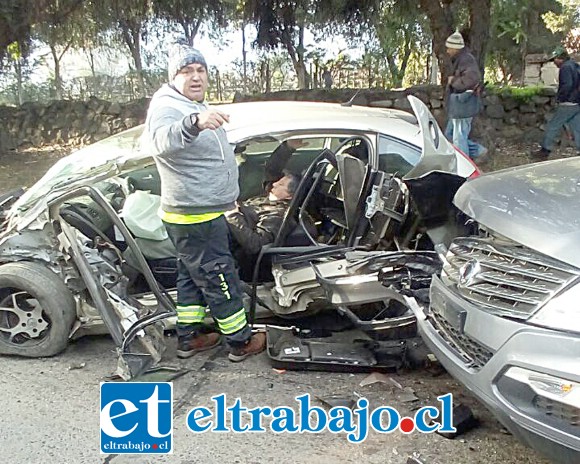 El conductor del móvil marca Citroen milagrosamente resultó con lesiones leves tras la colisión de alta energía.