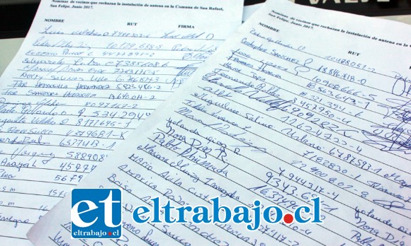 MUCHAS FIRMAS.- Diario El Trabajo pudo confirmar las firmas que los vecinos están dejando en estos documentos de protesta.